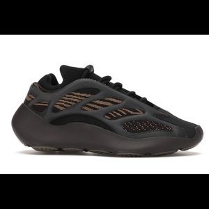 YEEZY |  700 V3 Clay Brown!! BRAND NEW AUT…